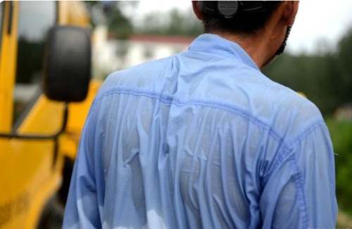 出汗汗濕衣服 出汗汗濕衣服