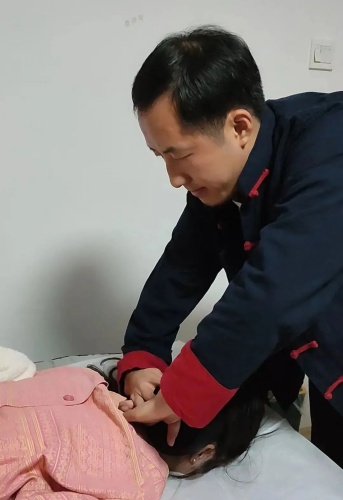 陳易飛給妻子調理