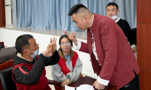 紅杏林老師與殘障人士交流