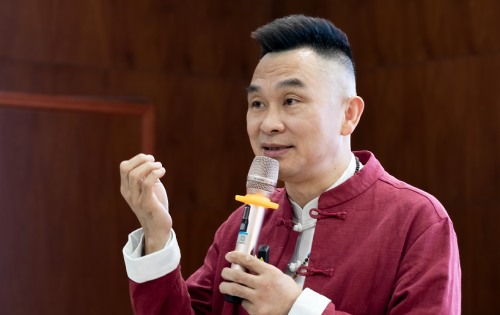 紅杏林陸云峰老師上臺講課